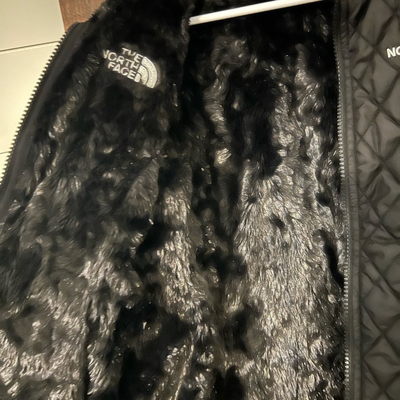 The North Face Girls Reversible Black Jacket - Picture 4 of 5